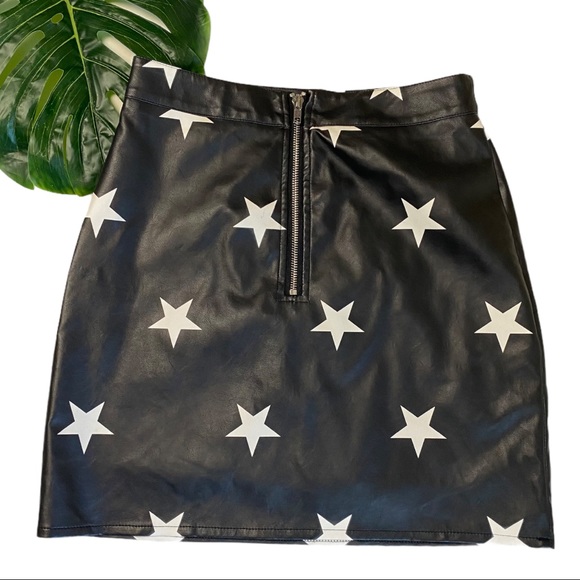 NASTU GAL | FAUX LEATHER STAR PATTERN MINI SKIRT T - Picture 3 of 5